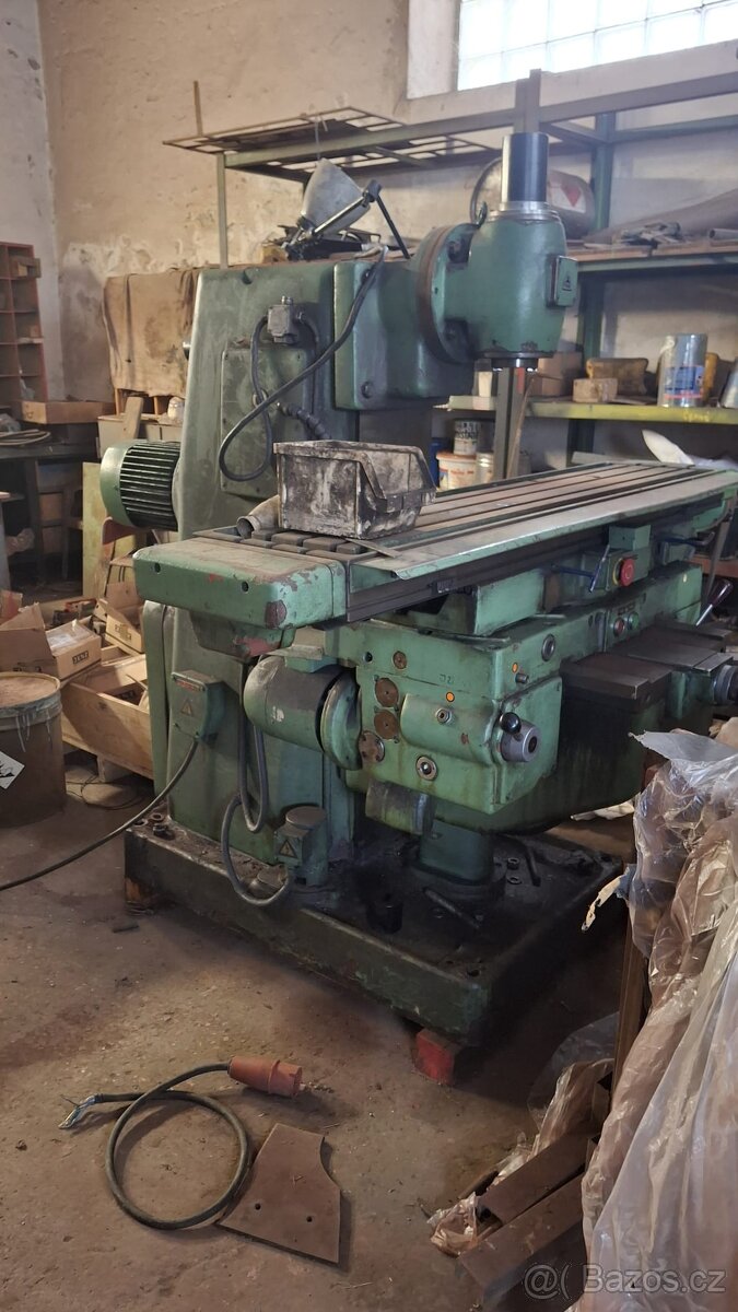 Vrchní fréza TOS - 12