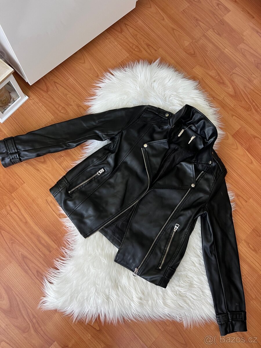 GUESS DÁMSKÝ KŘIVÁK BUNDA VEL.M - 12