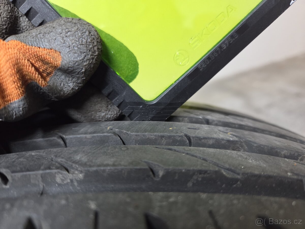 Alu kola Ford 6Jx15 ET47,5 + letní pneu Nexen 195/50 R15 - 12