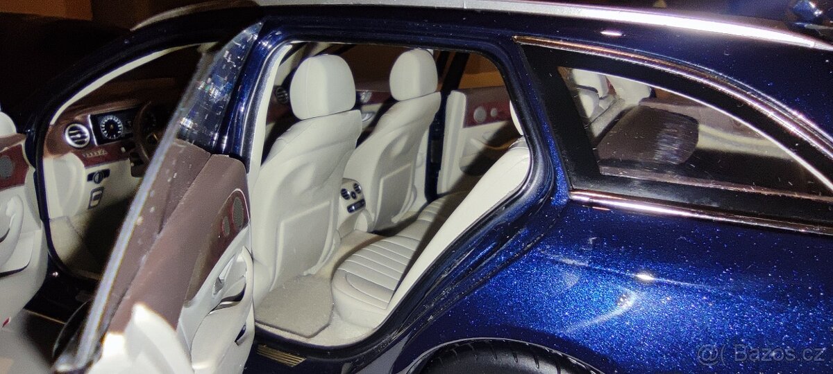 Mercedes-Benz E klasse 1:18 - 12