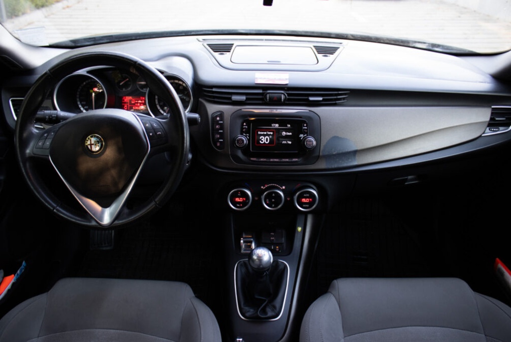 Alfa Romeo Giulietta (2015) - 12