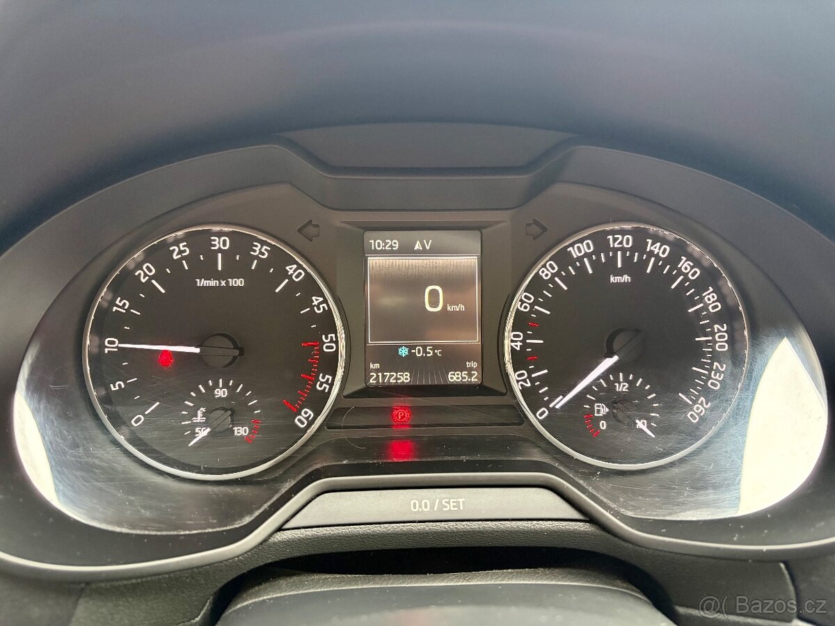 Škoda octavia 3 Combi 1.6tdi výbava elegance + - 12