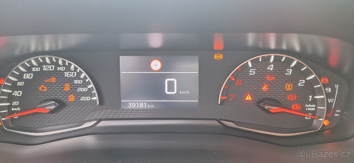 Prodám Peugeot 2008 Pure tech active pack - 12