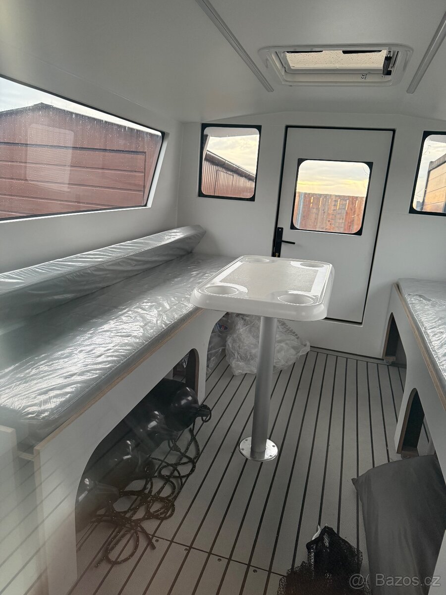 Prodám rybářskou loď vč.motoru,vleku - 12