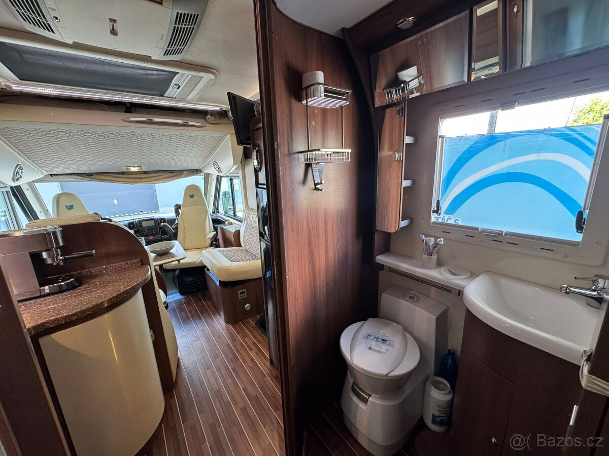 McLouis Nevis, 2014 - celointegrovaný obytný vůz - 12