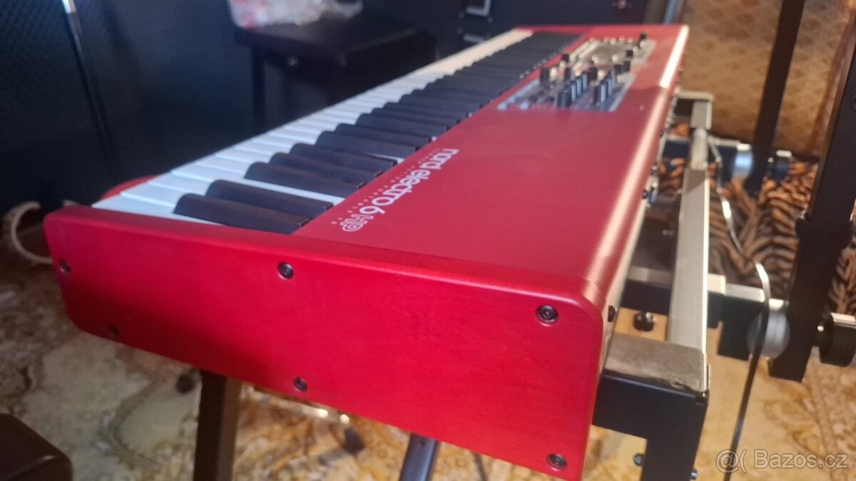 Nord Stage 4 73 Compact a Nord Stage 4 88 - 12