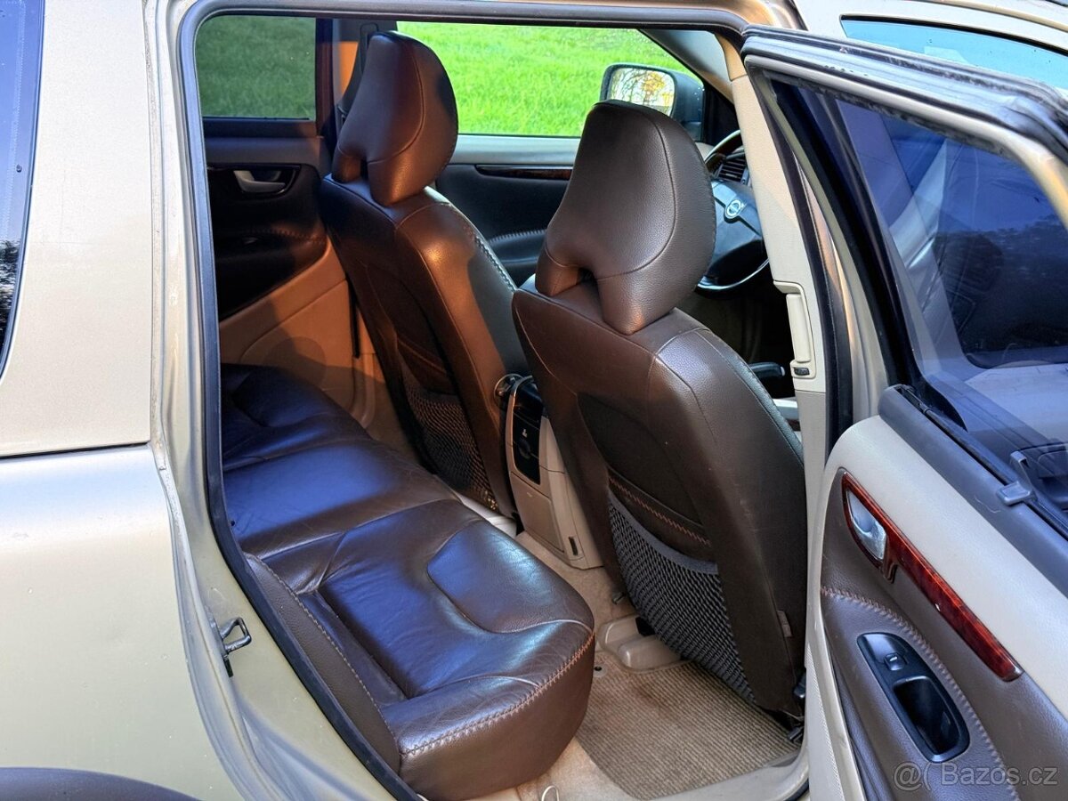 Volvo XC70 2.4 - 12