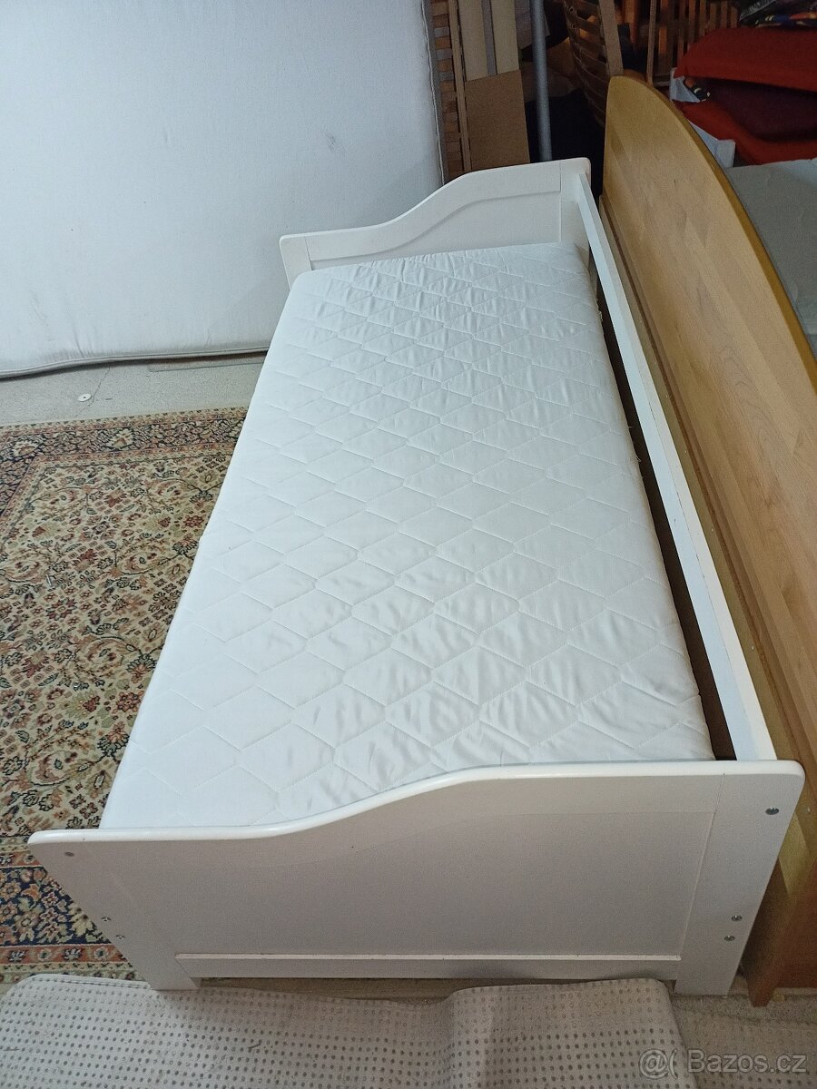 Prodám hezkou postel s výsuvným lůžkem za masivu 90 x 200 cm - 12
