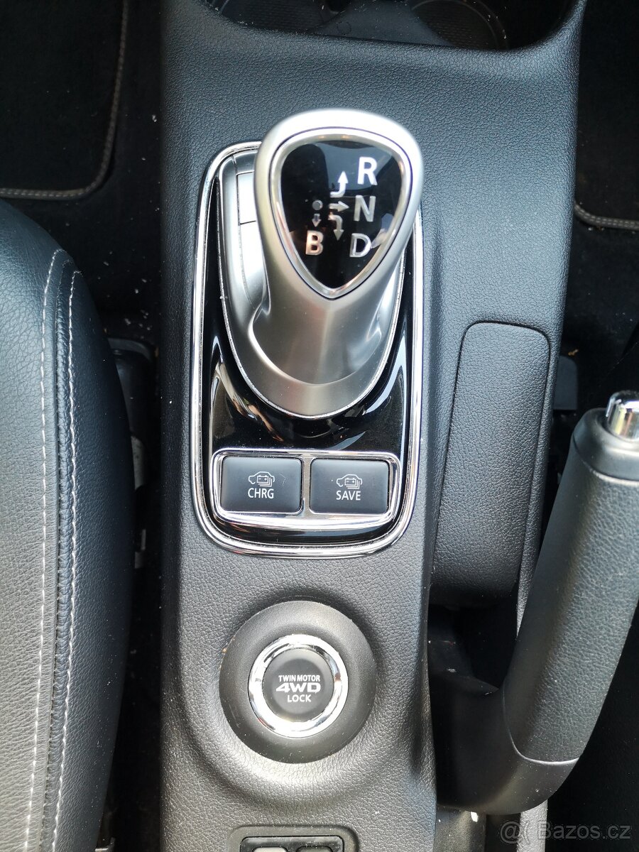 MITSUBISHI OUTLANDER PHEV HYBRID PLNÝ SERVIS - 12