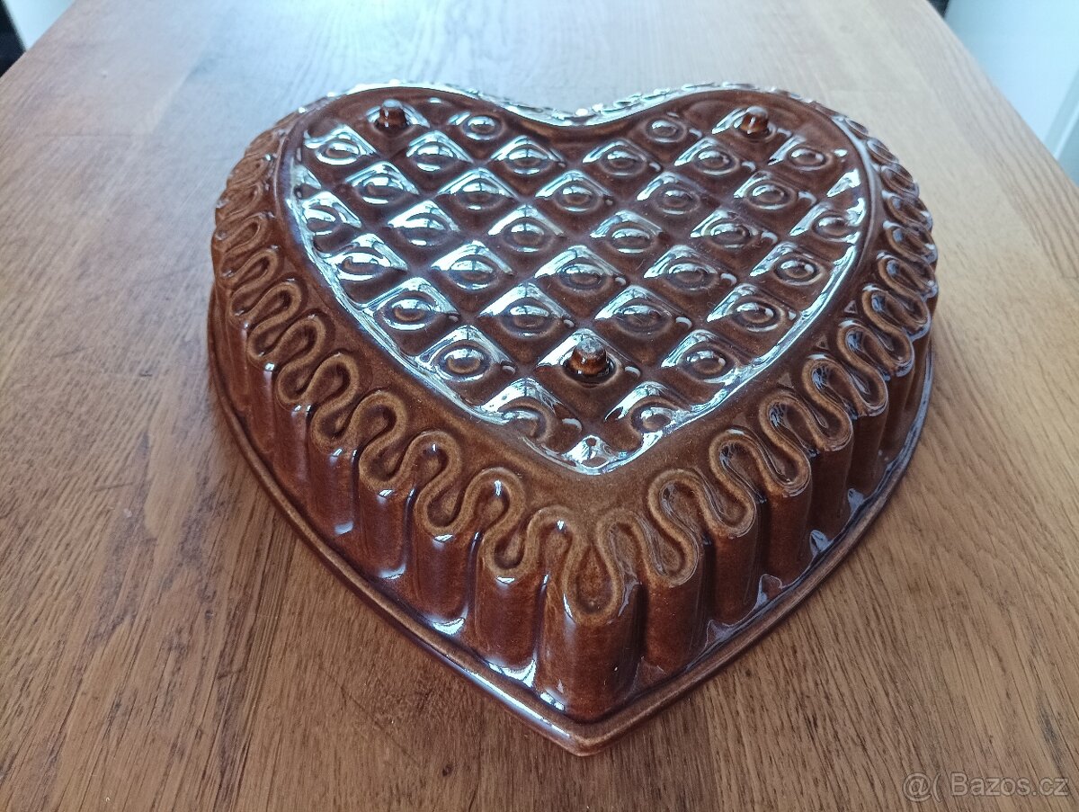 KERAMICKÁ FORMA VE TVARU SRDCE - 12
