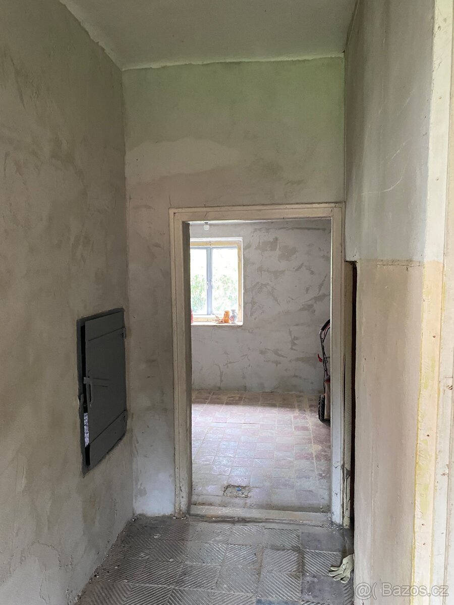 Prodám rodinný dům 3 + 1 s pěkným pozemkem 1000 m2 - 12