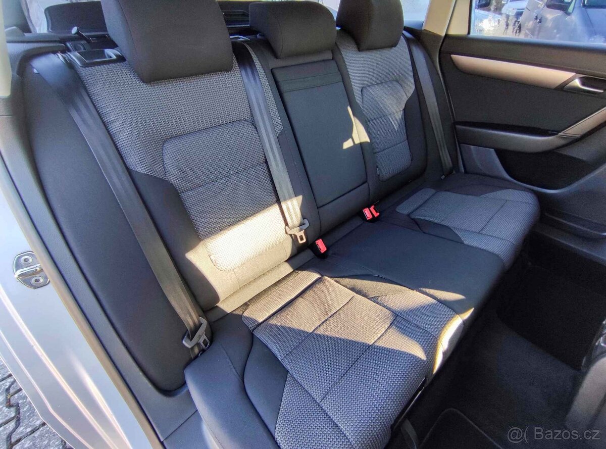 VW PASSAT 2.0 TDi 103KW,VARIANT,10x AIRBAG,NAVI,ZÁVĚS,PDC. - 12