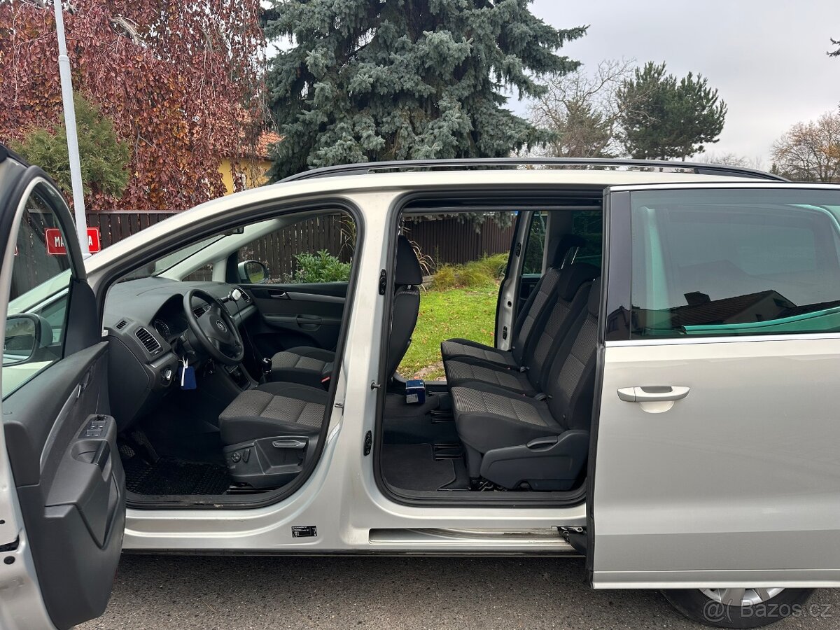 VW SHARAN 2.0 TDI 103 kW 4 MOTION 7 MÍST - 12