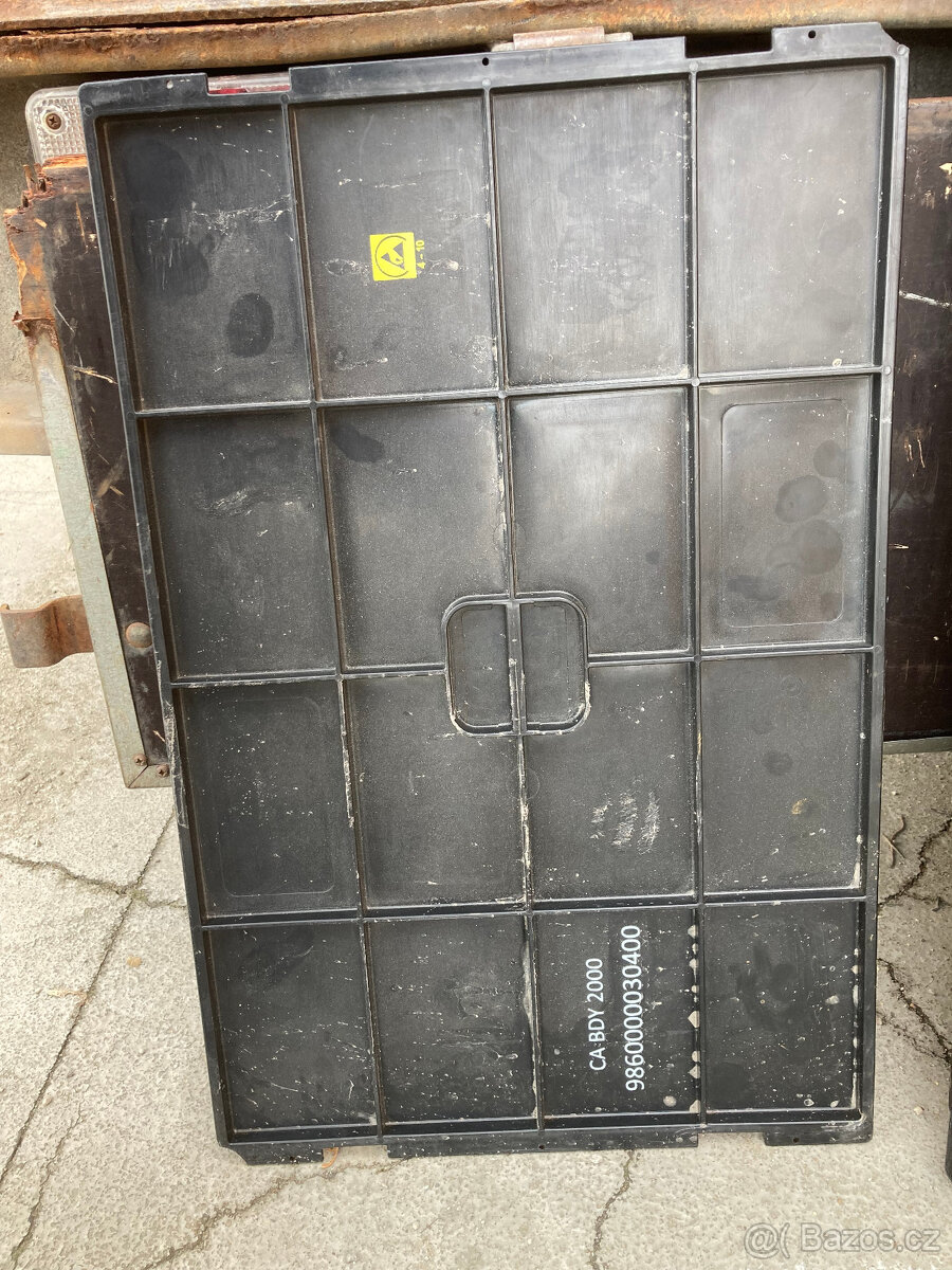 Ukládací box plastový, přepravka s víkem KLT 4622 za 200 kč - 12