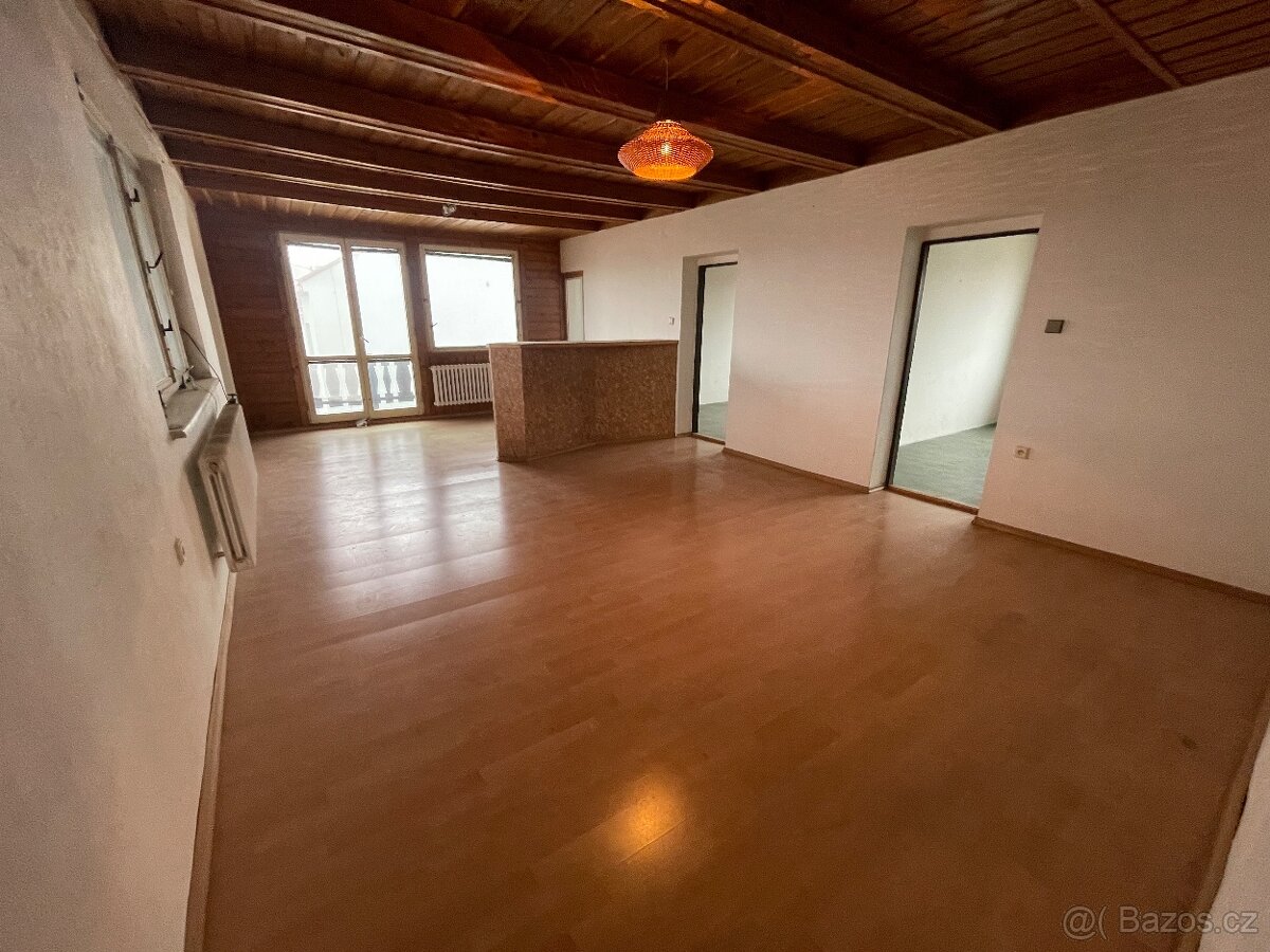 Prodej dvougeneračního domu 4+kk, 3+kk Olomouc, Nemilany - 12