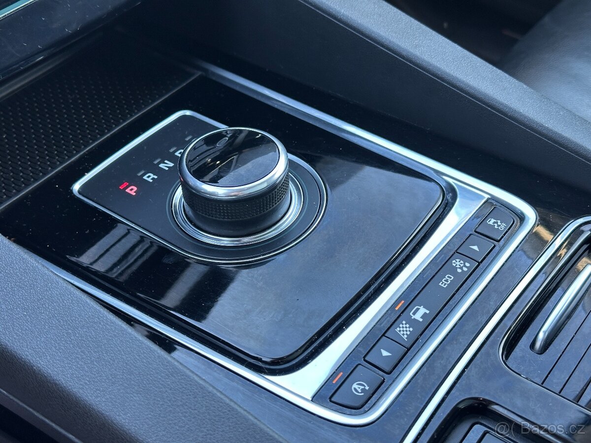 Jaguar F-Pace 2017 - 12