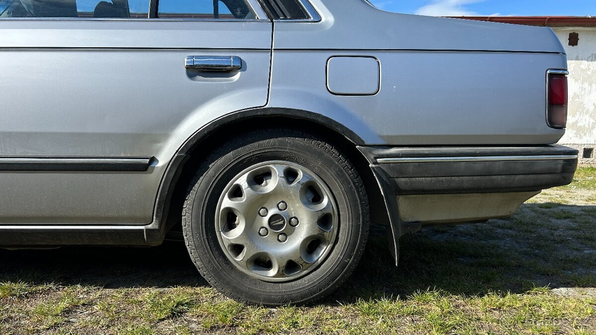 Mazda 323 1988 - 12