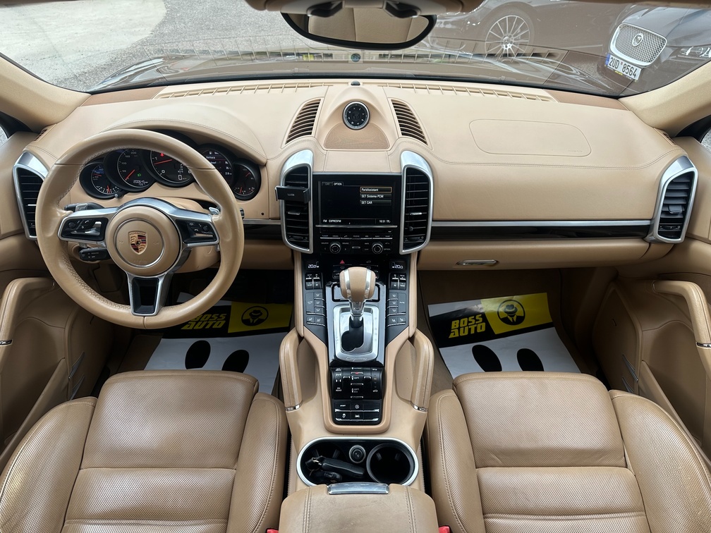Porsche Cayenne 2016 - 12
