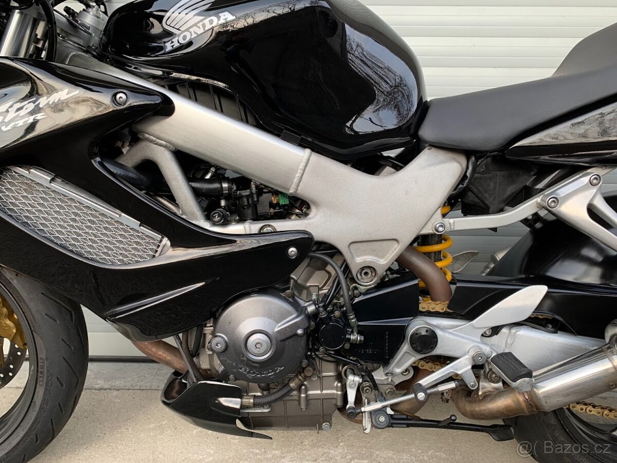 Honda VTR 1000F FireStorm - 12