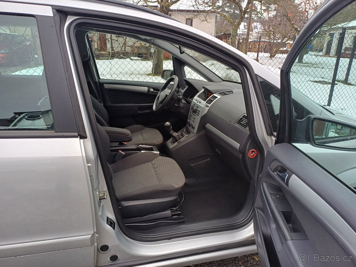 LPG ... 7 místné..Benzínová Opel Zafira 1.8 ... - 12