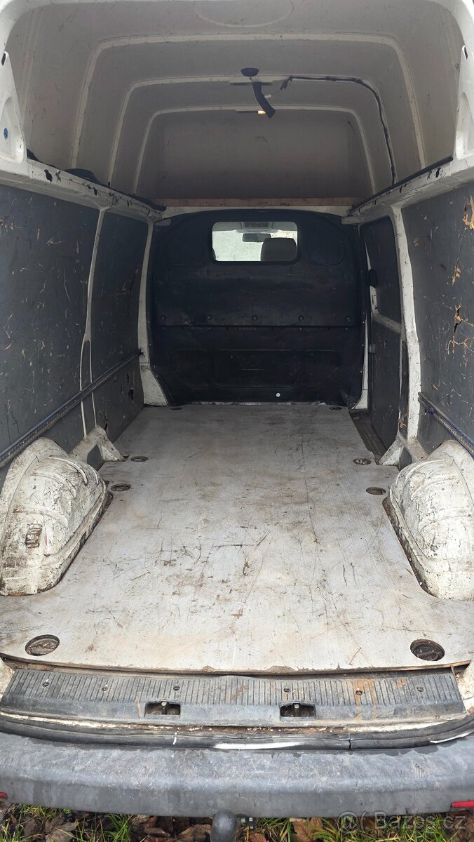 VW Transporter T5 1,9tdi 75kW najeto 180tkm, r.v.2007 - 12