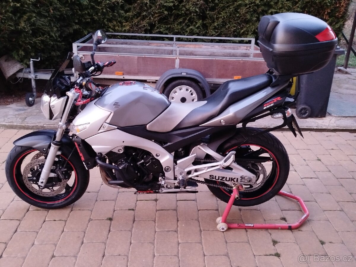 Suzuki GSR 600 - 12