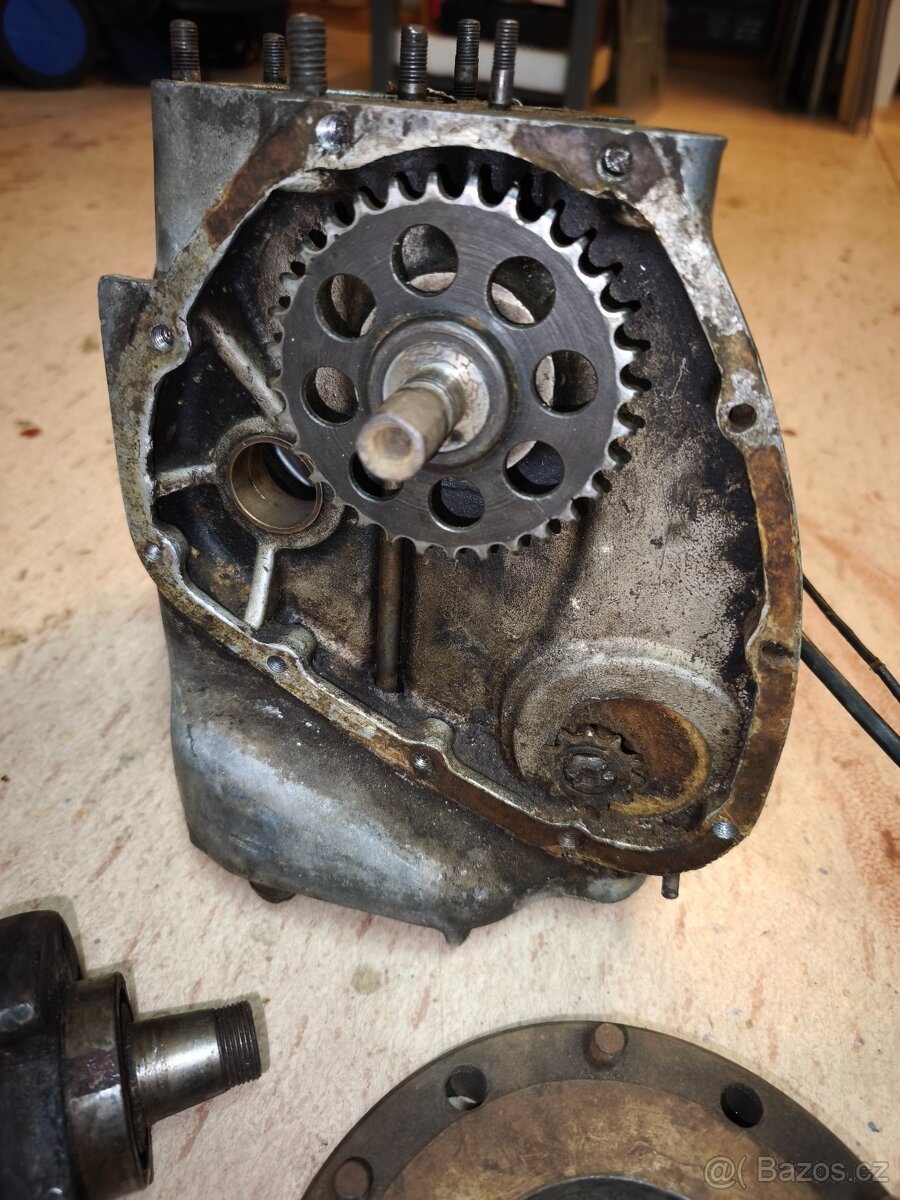 Nekompletní motor BMW R2 - 12