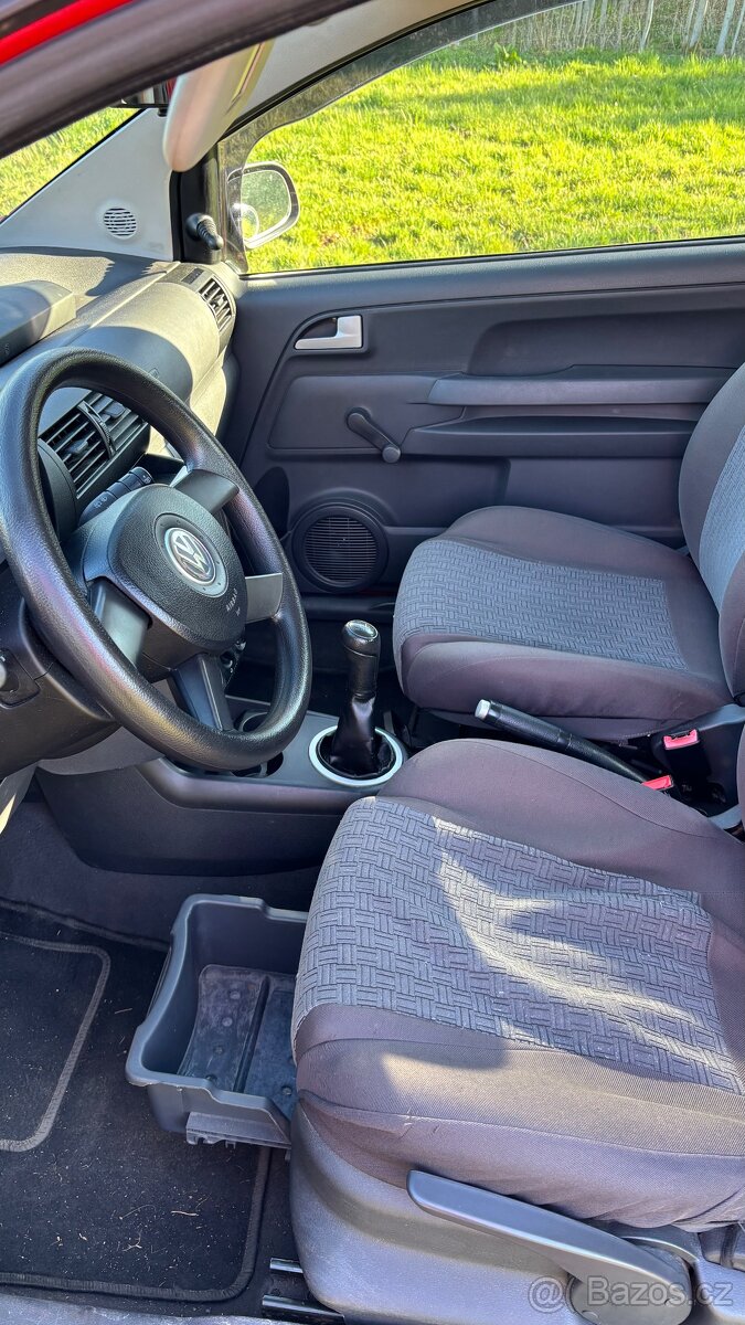 Volkswagen Fox hatchback - 12
