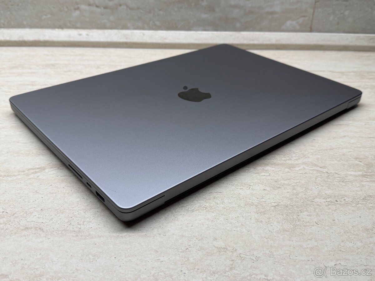 Apple MacBook Pro 16" / M1 Pro / 16GB / 512GB - 12