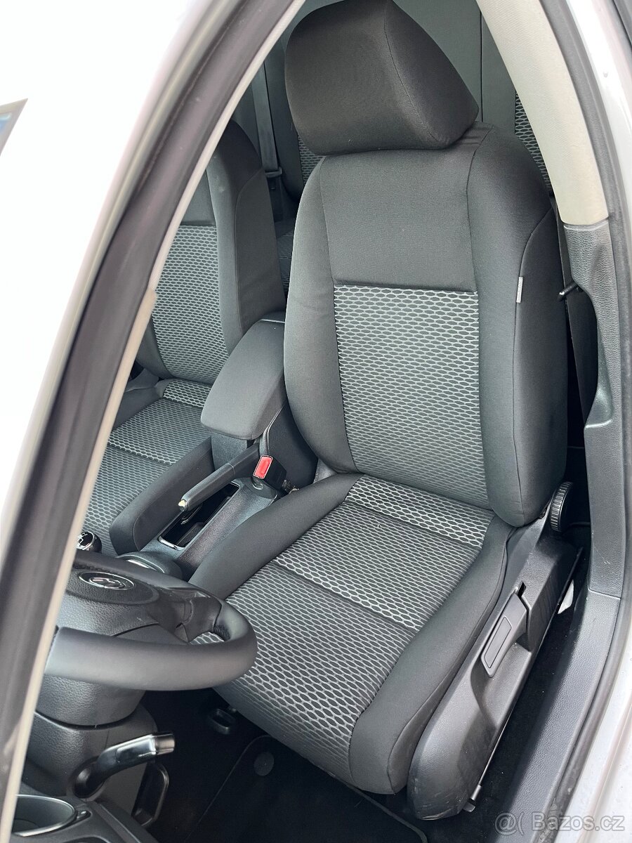 Volkswagen Golf 6 TrendLine 1.6 Benzin + LPG = Top Stav = - 12