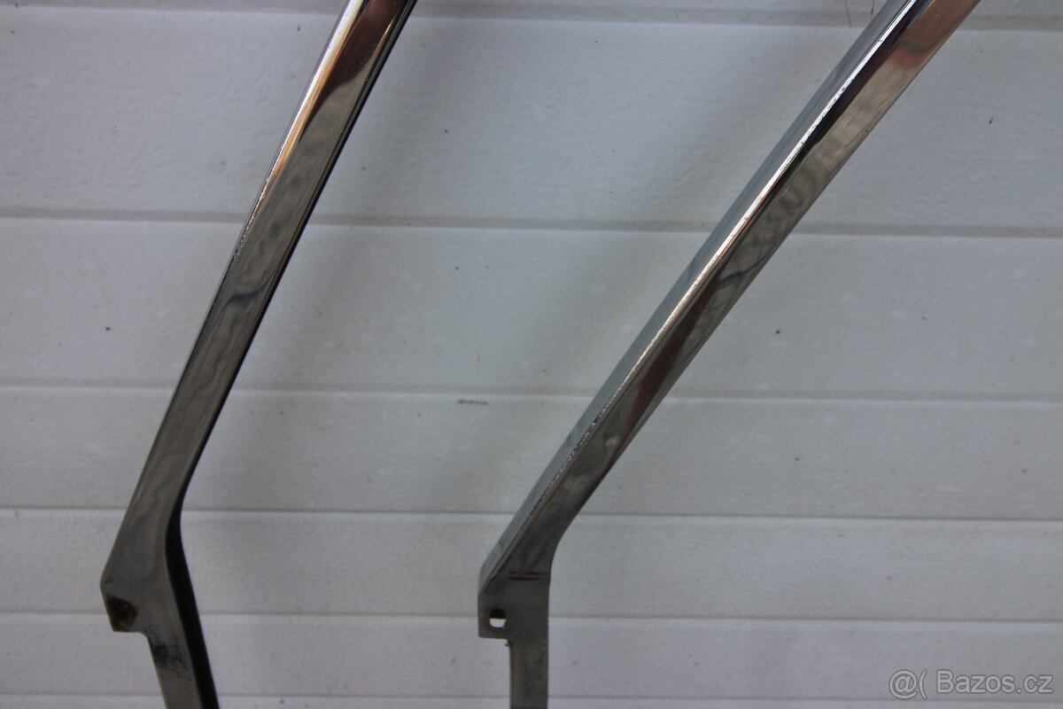 Tatra 603/1 - rámy oken předních dveří - 12