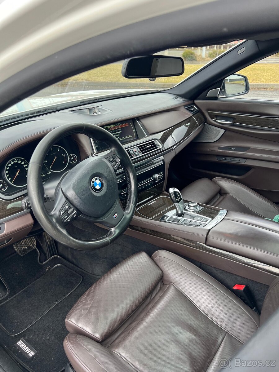 BMW 750xd - 12