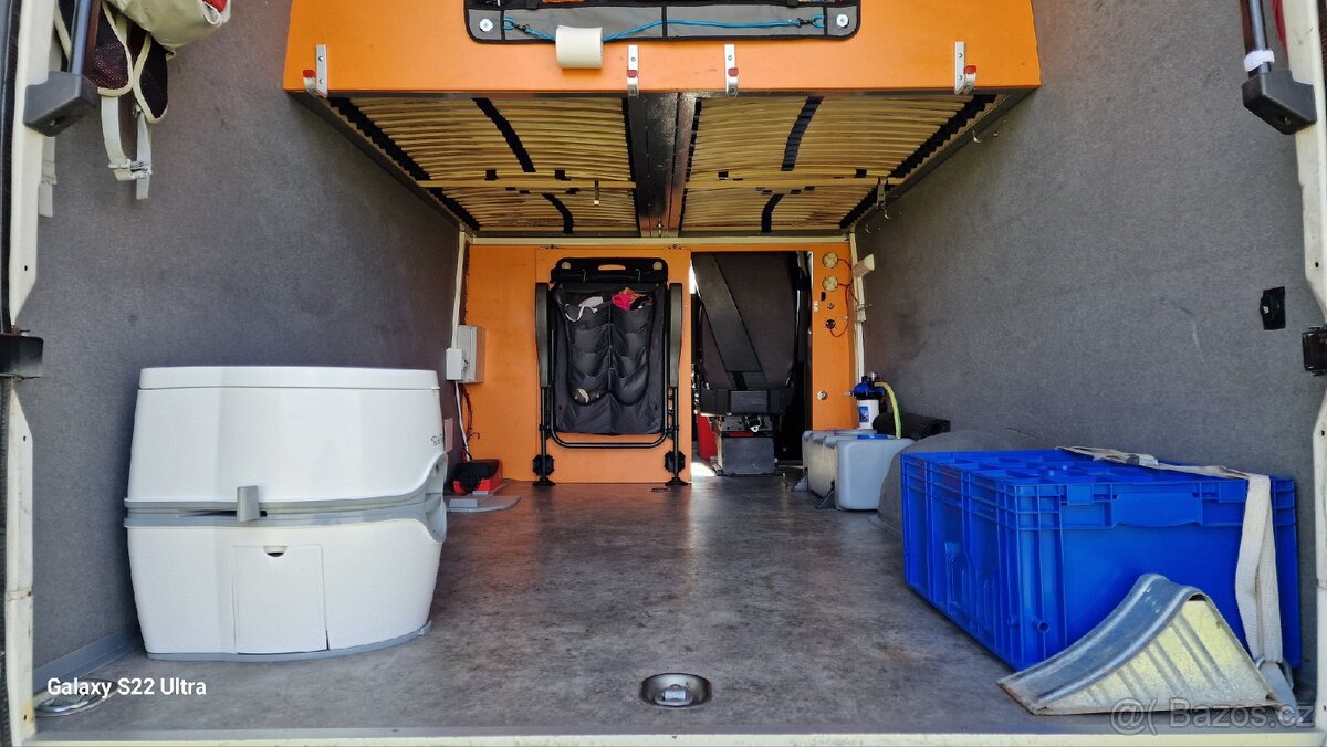 Obytná dodávka VW Crafter - 12