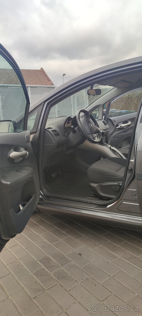 Toyota Auris 1.4 D-4D - 12