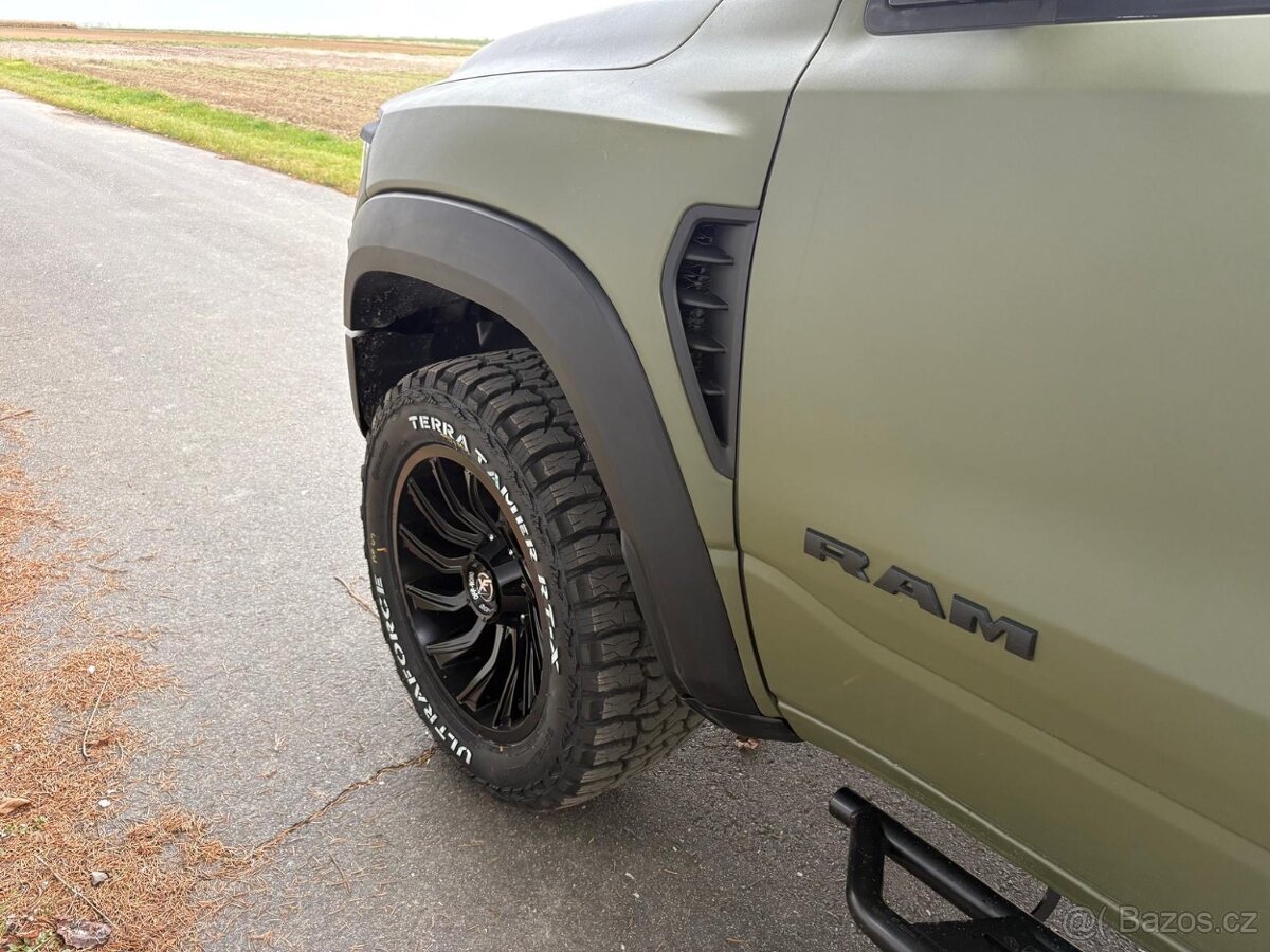 RAM 1500 5.7 hemi TRX body Kit - 12