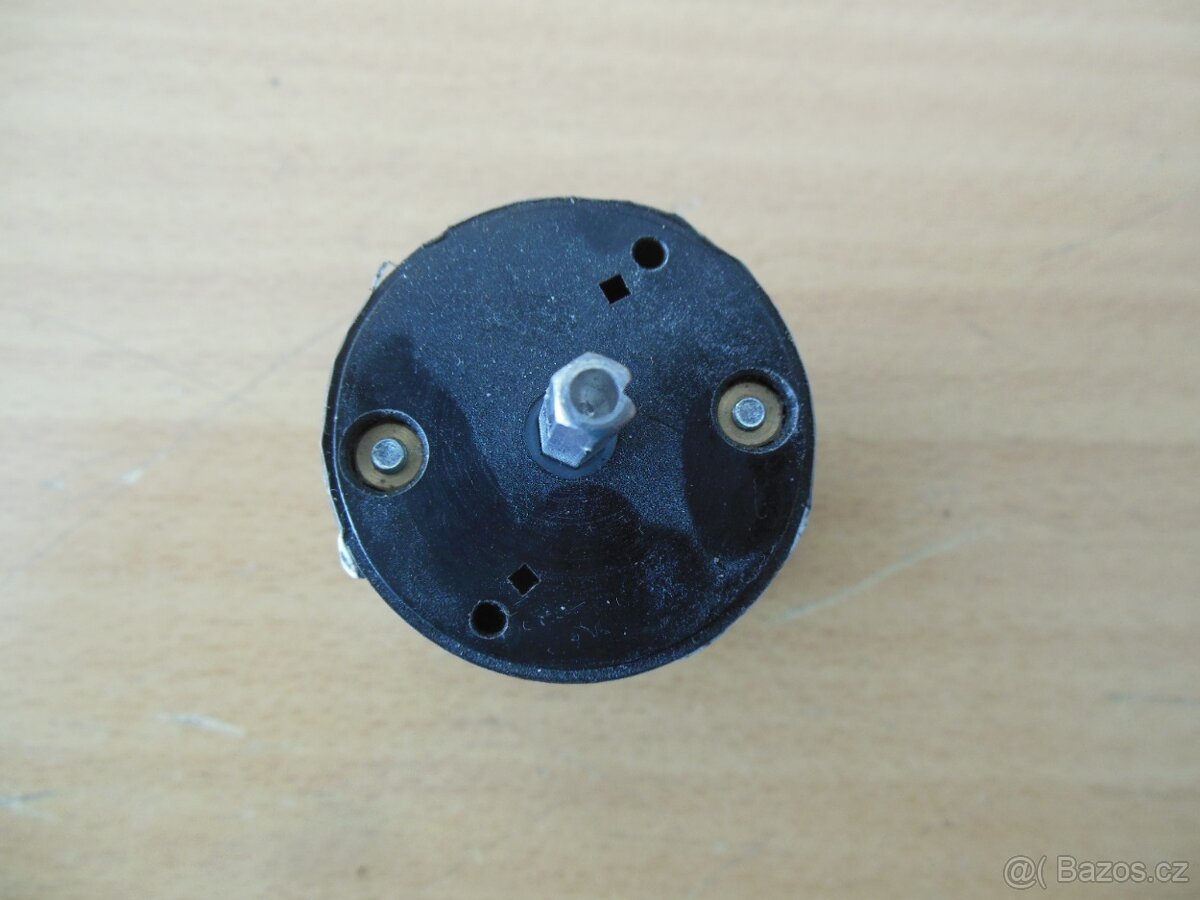 Vypínače CA 02 500G4 a IN8E1 337 - 12