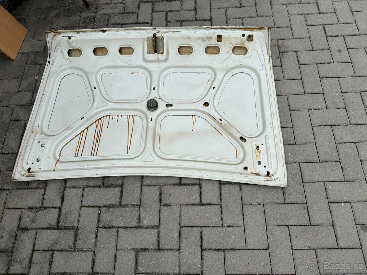 Volha Gaz 24 , přední kapota- zadní víko kufru - 12