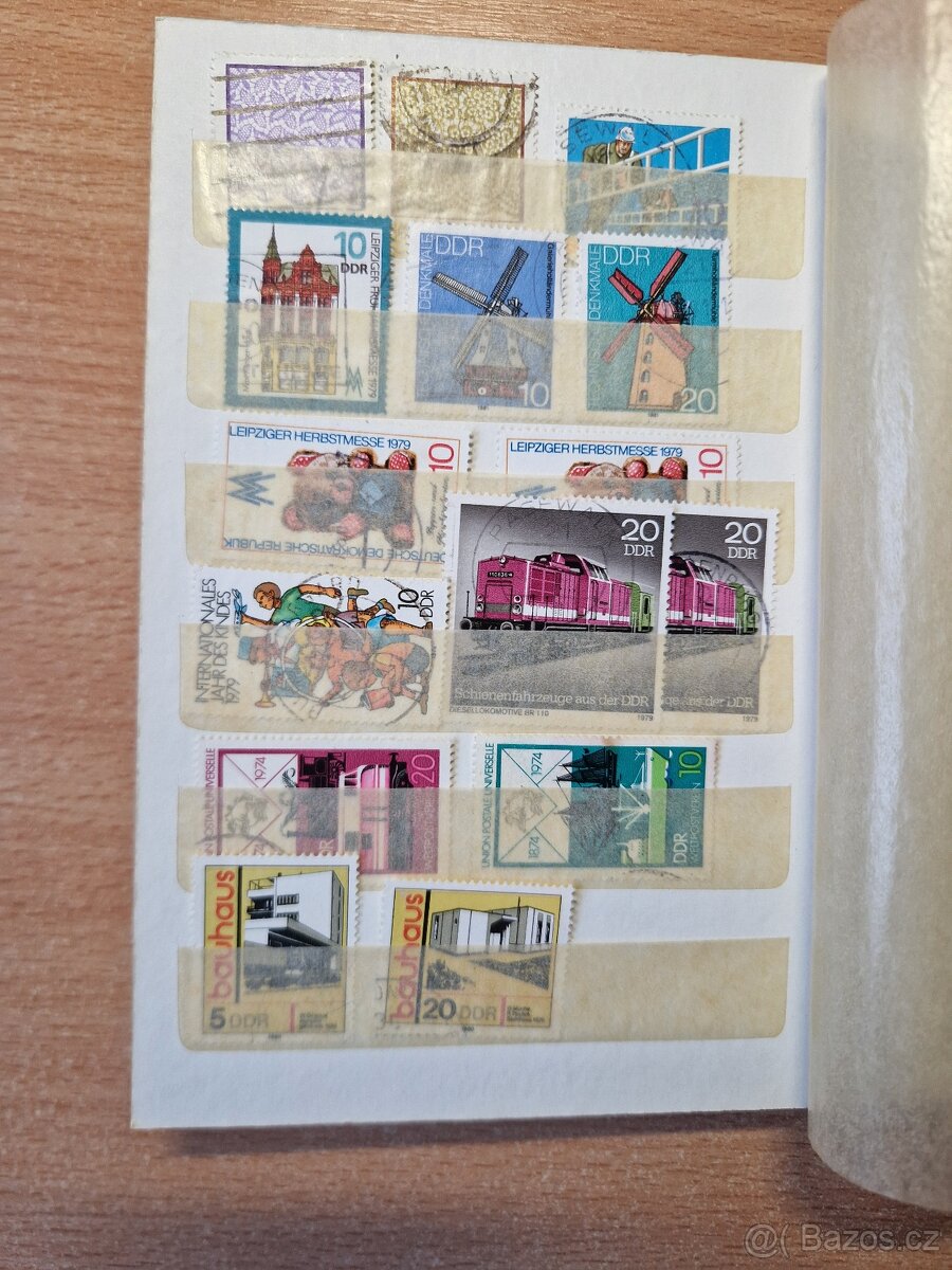Poštovní známky v albu - 12