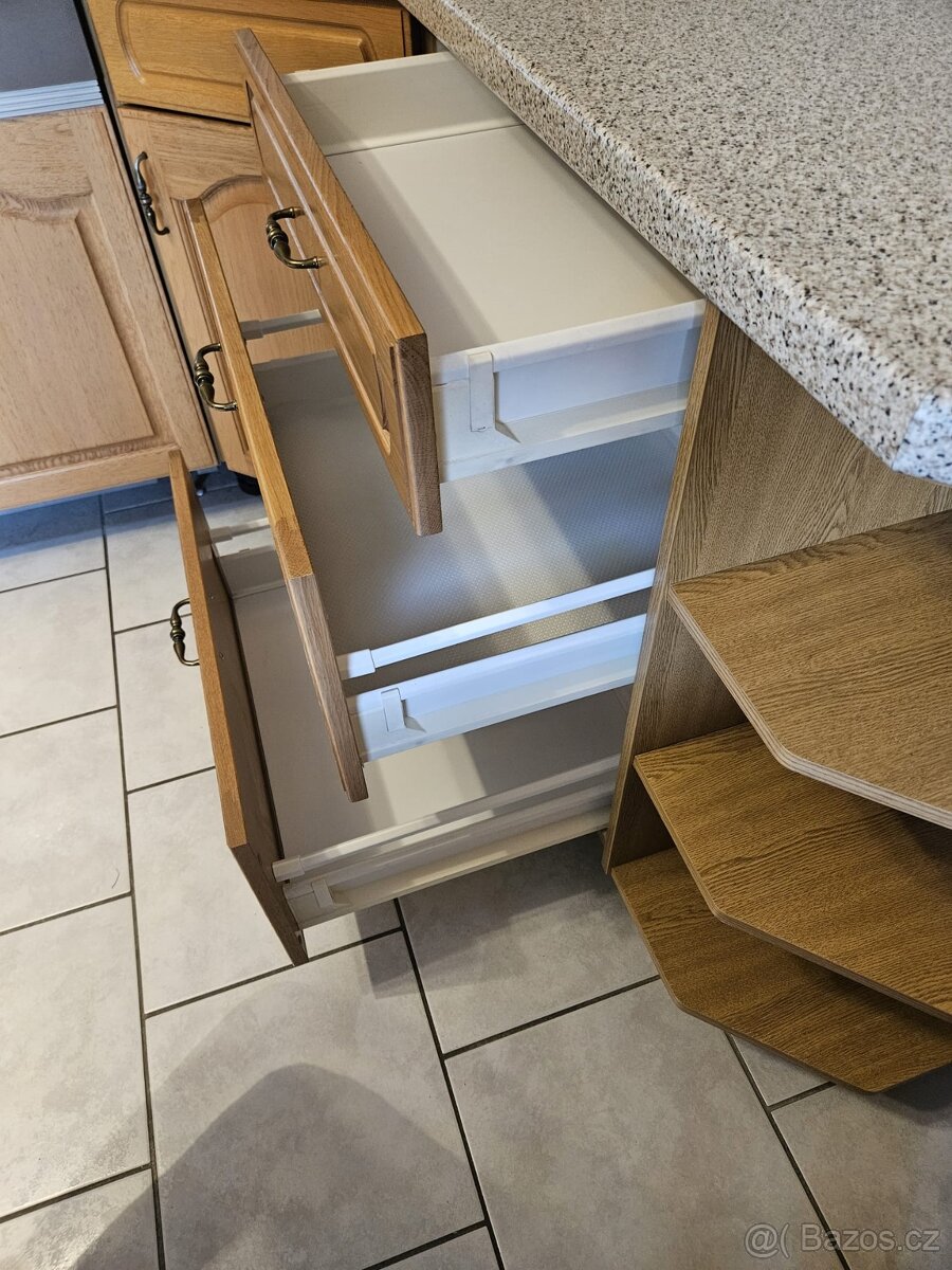 Kuchyňská linka se spotřebiči z Německa - 12