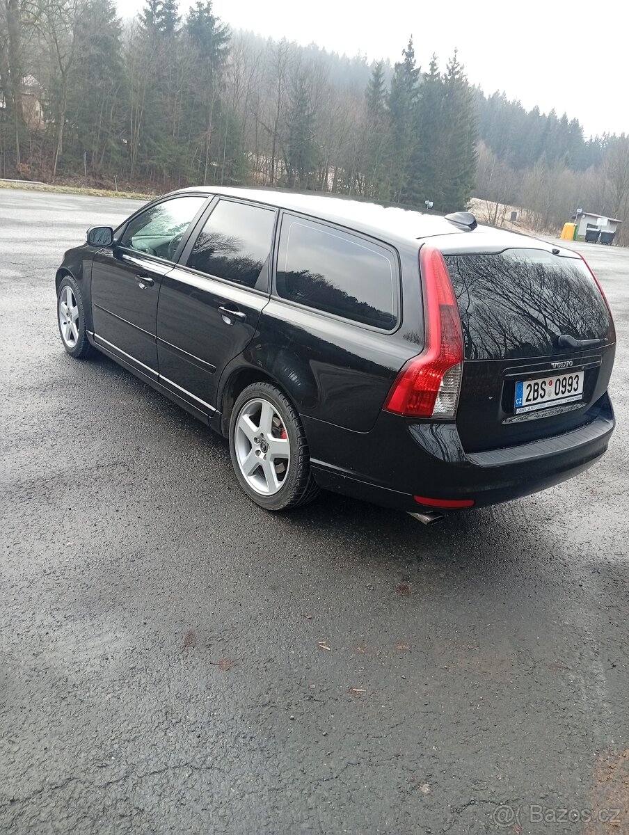 Prodám Volvo V50 2,4D5 - 12