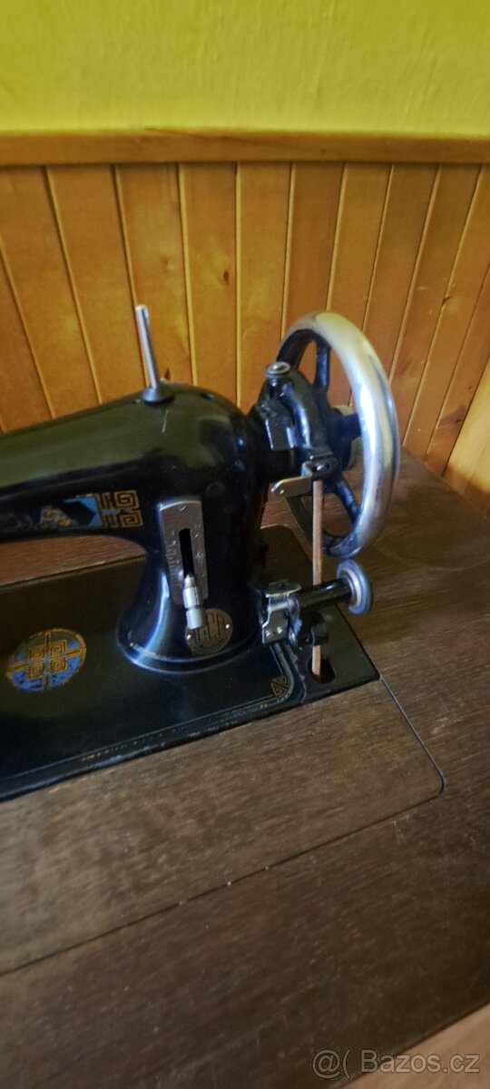 Šicí stroj Lada - 12