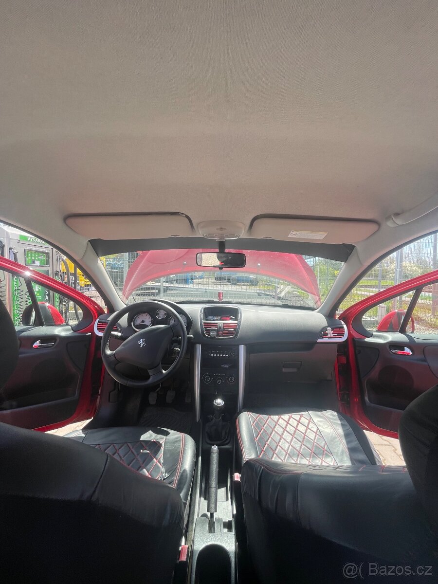 Peugeot 207 1.4i - 12