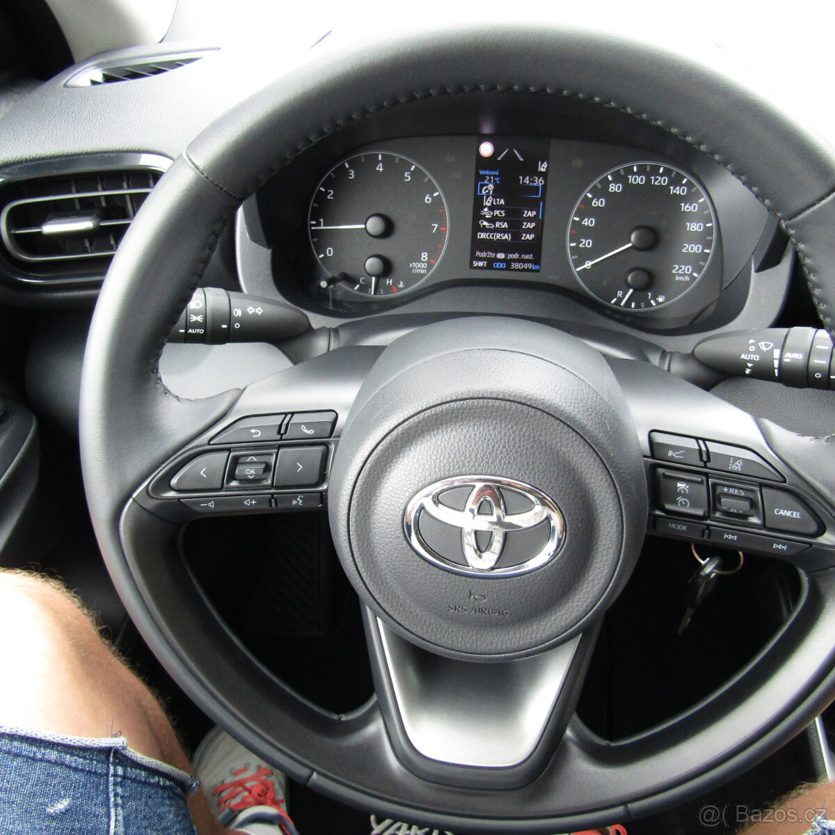 Toyota Yaris, 1,0i 53kw, BENZÍN, 2022, NAJETO 38 049km - 12