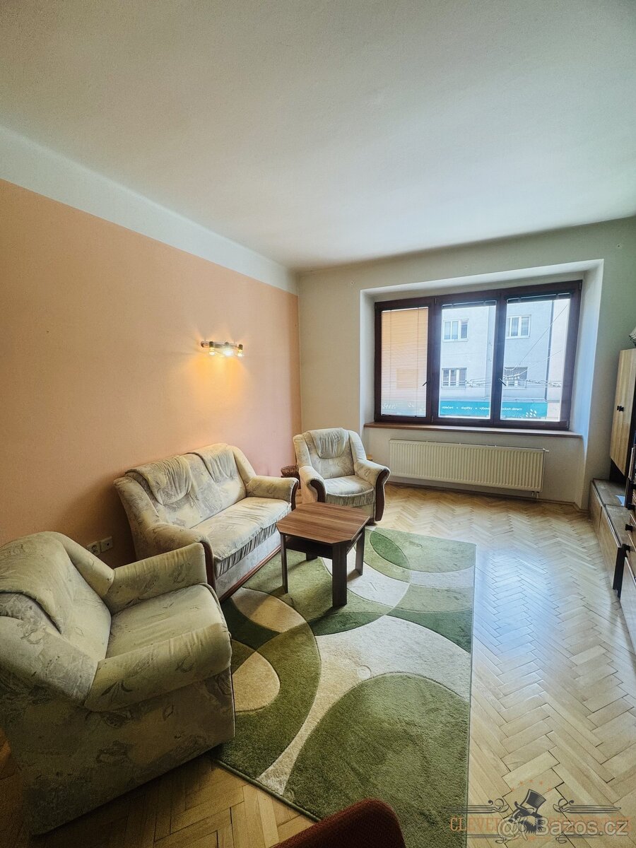 Pronájem zařízeného bytu 2+1 v Hradci Králové – Puškinova, 6 - 12