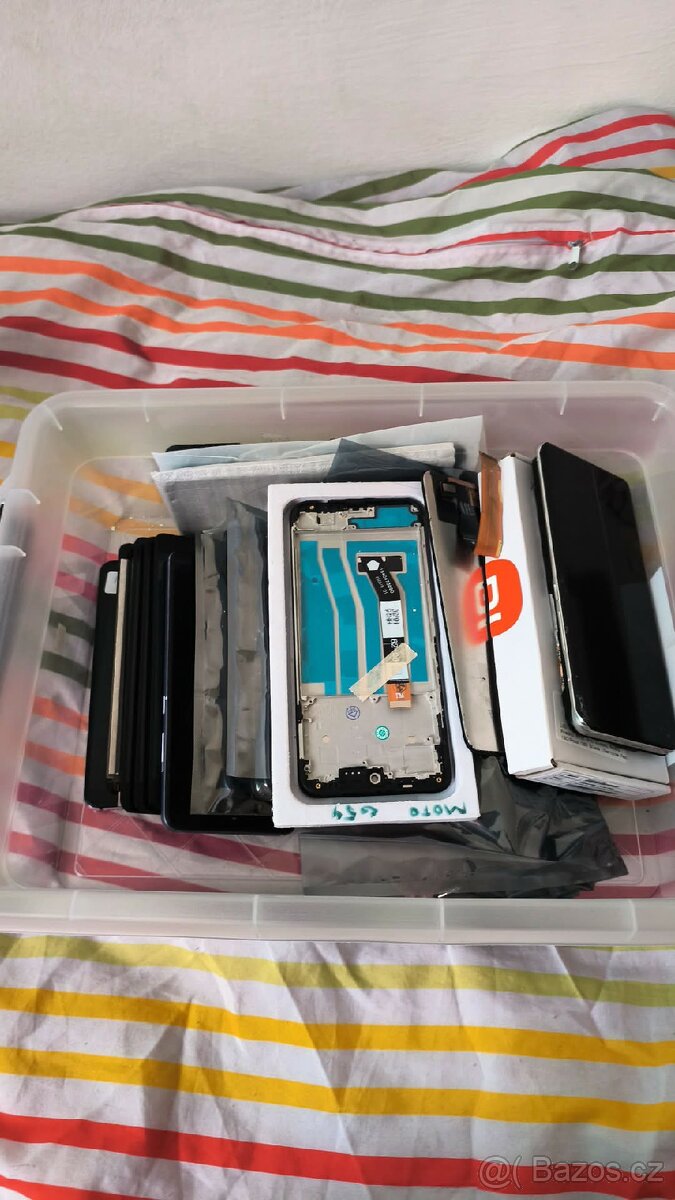 Prodám mix telefonu - 12