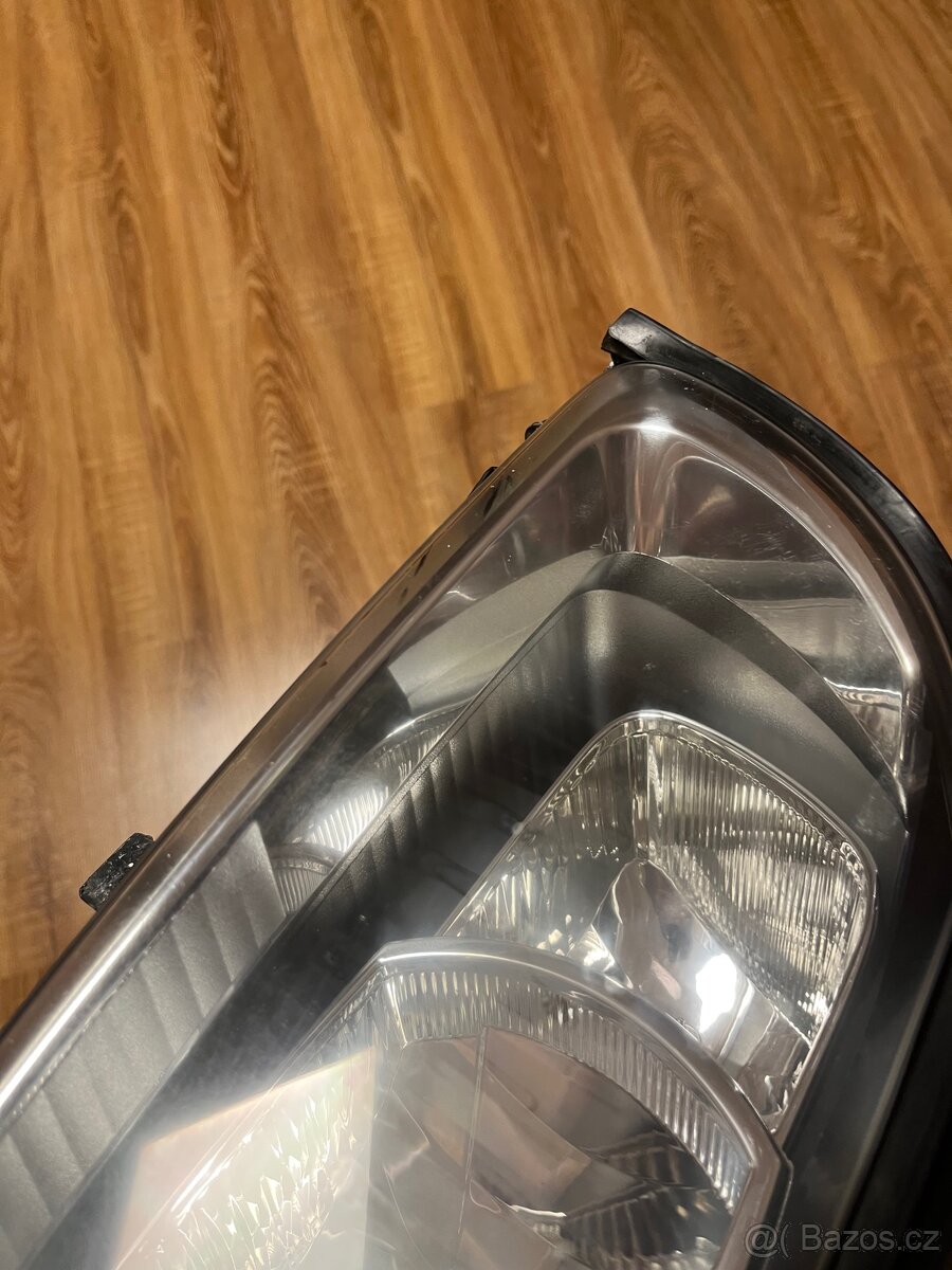 Volvo světlomety pravý 30784250 levý 30784248 - 12