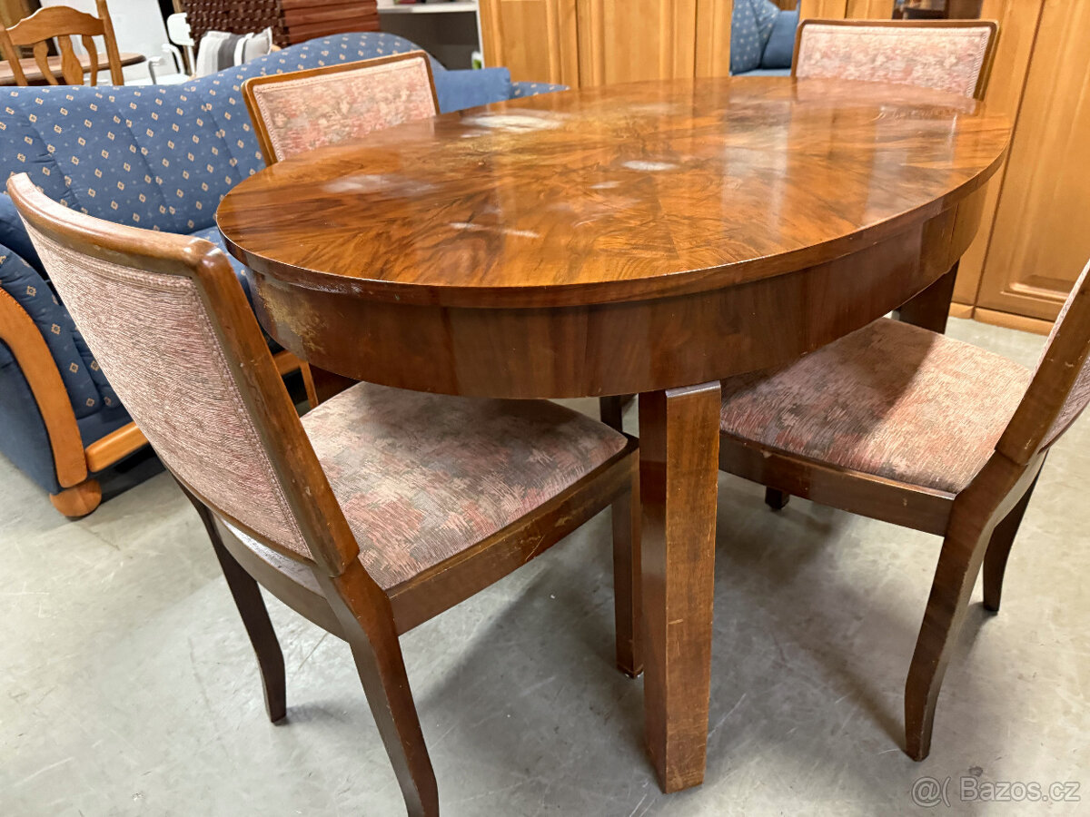 Rozkládací jídelní oválný stůl a čtyři židle - 12