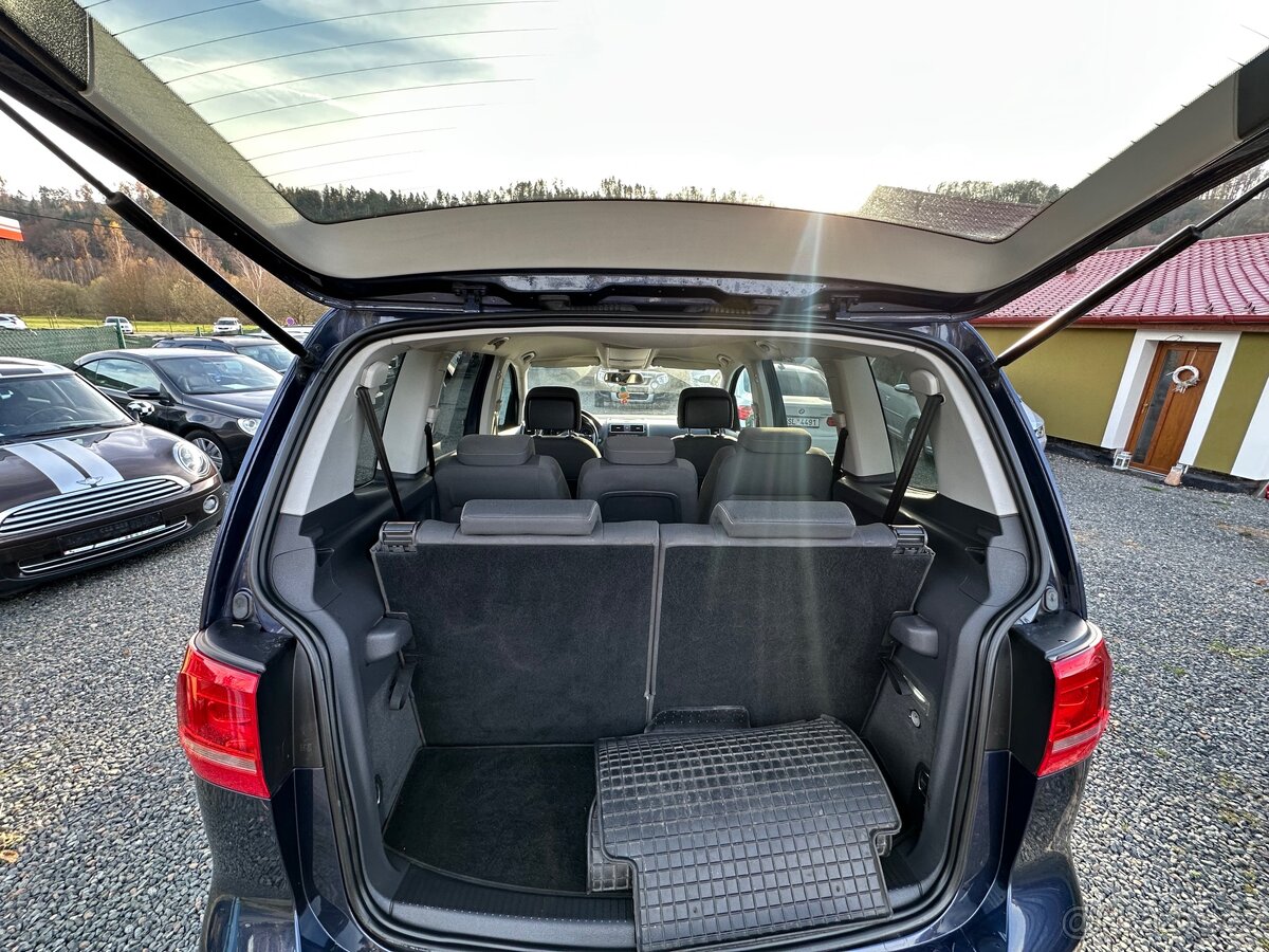 Vw Touran Life TSI 7místné TOP STAV - 12