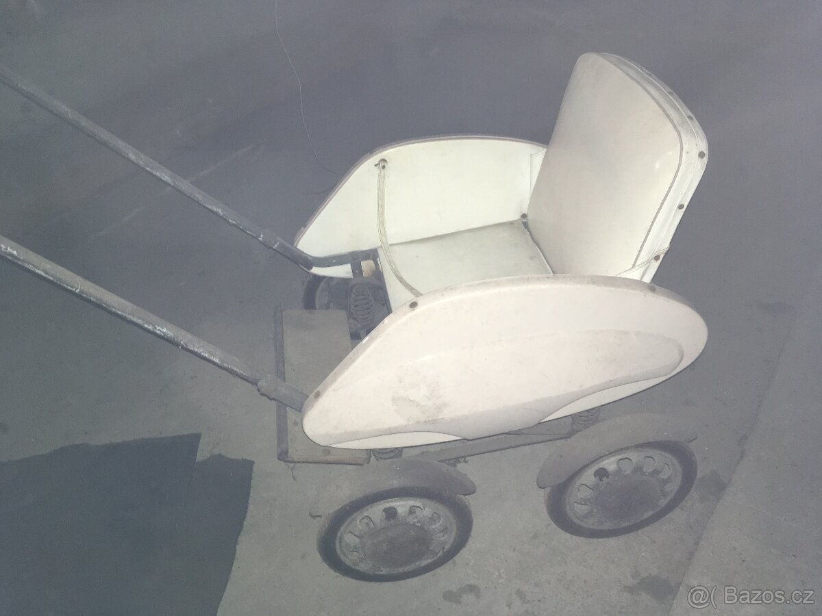 retro hluboký kočárek pro panenky - 12