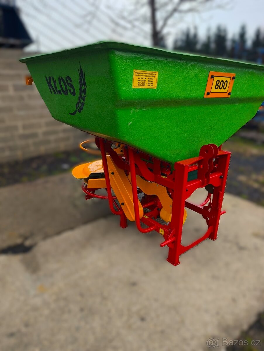 ROZMETADLO HNOJIV 800 L - 12